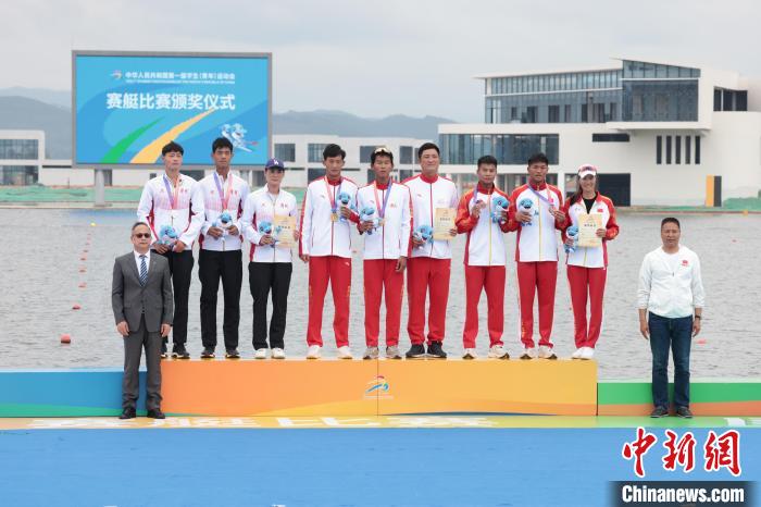 张芳芳双冠加冕 南京队三金领跑学青会赛艇首日