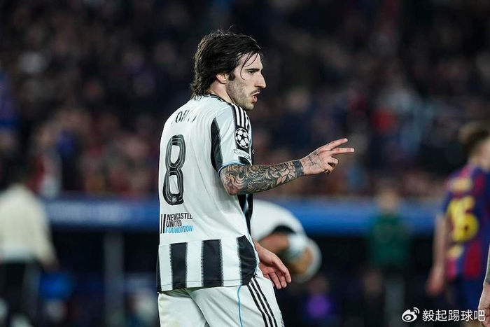 曼联夏窗引援风暴：托纳利争夺战、菲利克斯回