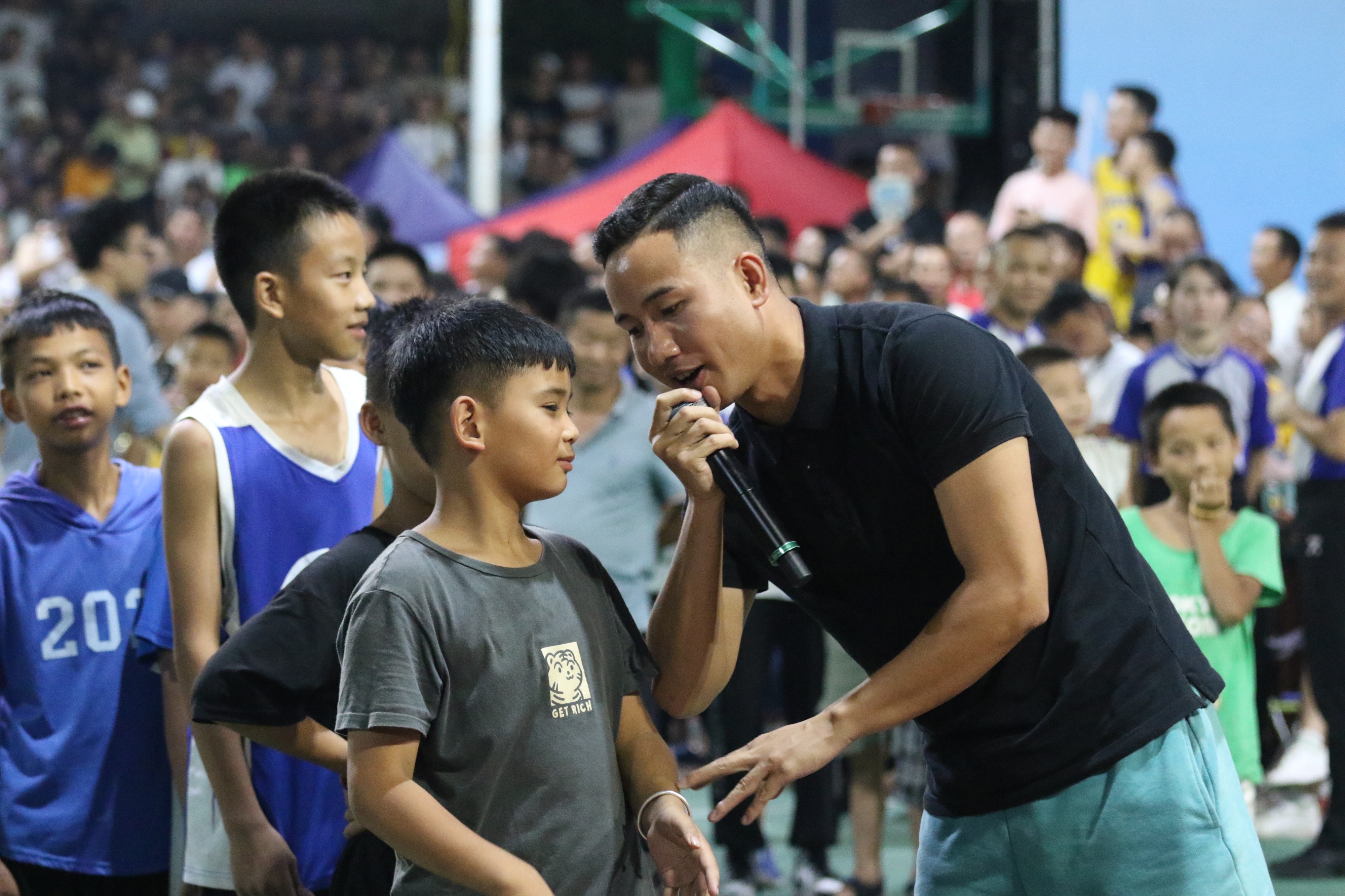 贵州台盘村村BA引爆乡村篮球文化