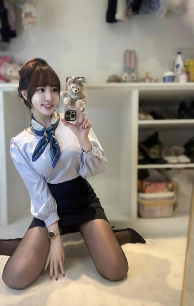 库里率勇士险胜小卡 绿军众将联手助阵