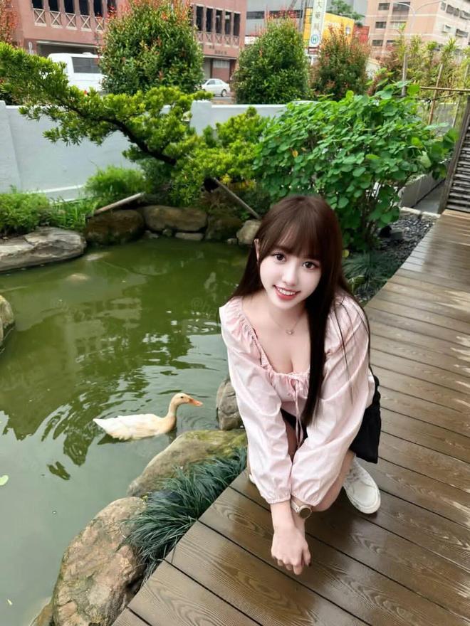 库里率勇士险胜小卡 绿军众将联手助阵